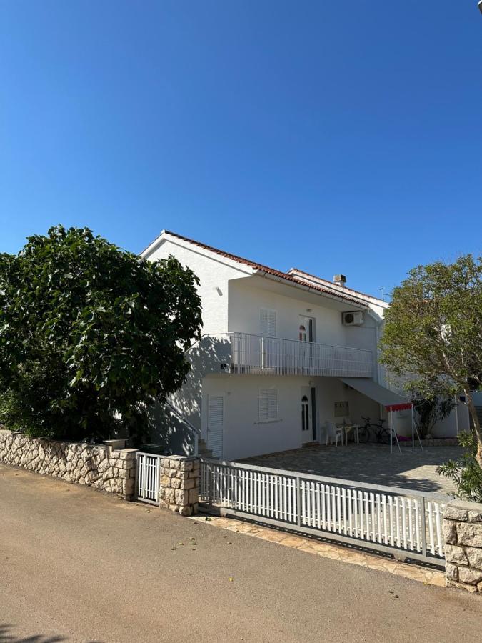 Apartmani Marko Novalja Kültér fotó